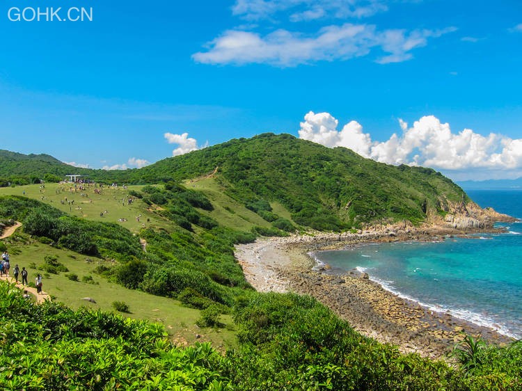 塔门：绿油油的草地